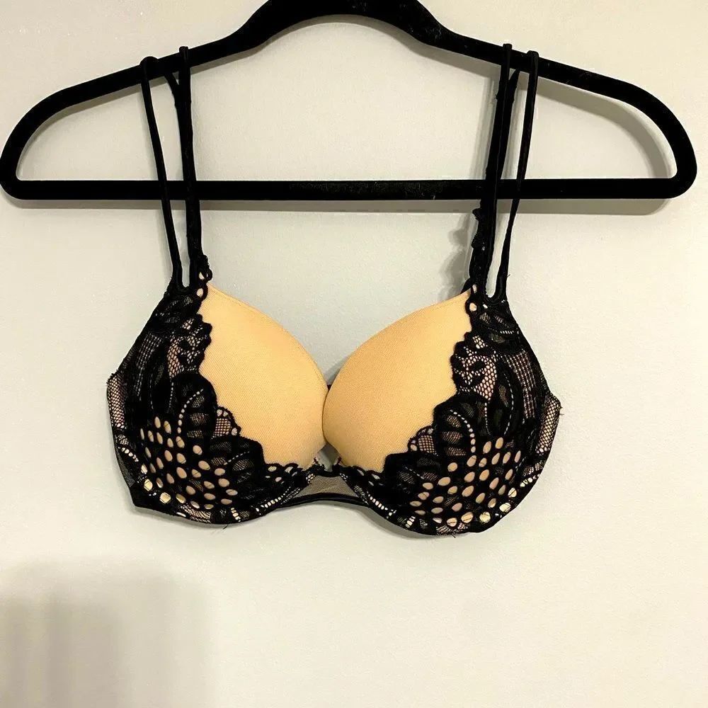 Victoria’s Secret Very Sexy Push-up Bra Women Size 32D